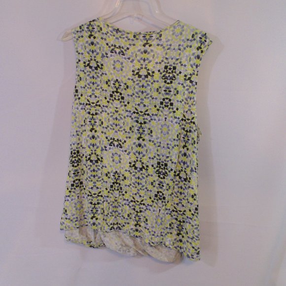 cabi crossover mosaic top style 257 green, white yellow size Large - Picture 3 of 4